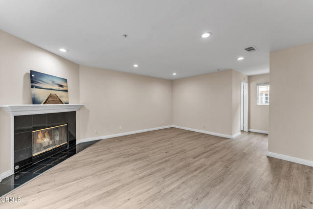 Building Photo - 1037 Sunset Blvd