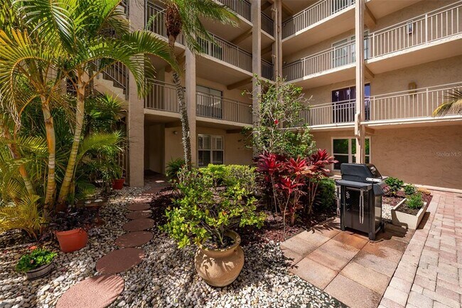 Building Photo - 845 Benjamin Franklin Dr