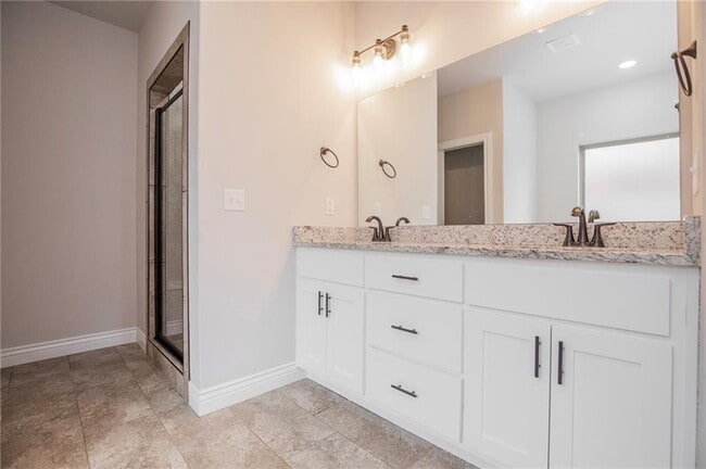 Building Photo - 337 Ryder St