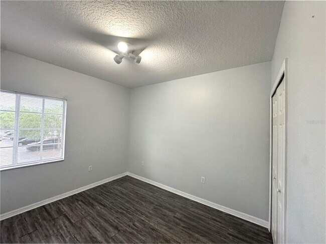 Building Photo - 9621 Lakedale Way