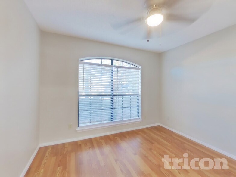 Building Photo - 1027 Brittany Dr