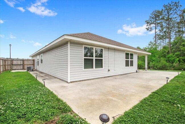 Building Photo - 18401 Elkwood Dr