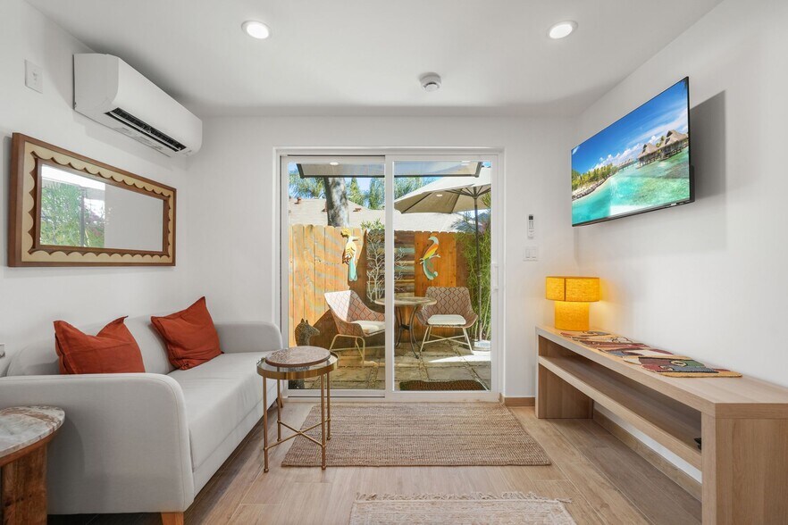 Building Photo - 2258 Helios Dr