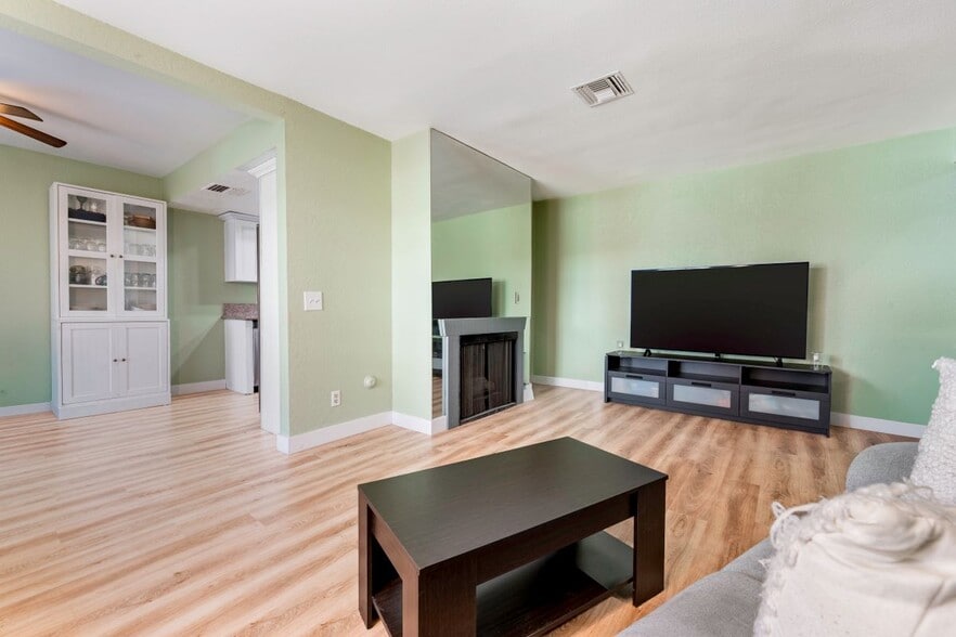 Building Photo - 9006 Stacie Ln