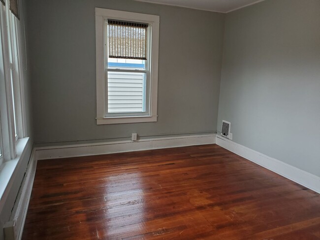 Building Photo - 3 Bedroom, 1 Bath in Manheim Township Scho...