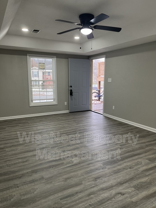 Building Photo - 708 NE Ball Dr