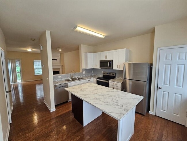 Building Photo - 2425 Ivey Crest Cir