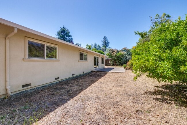 Building Photo - Spacious Home l Massive 12,525 Sq Ft Lot l...