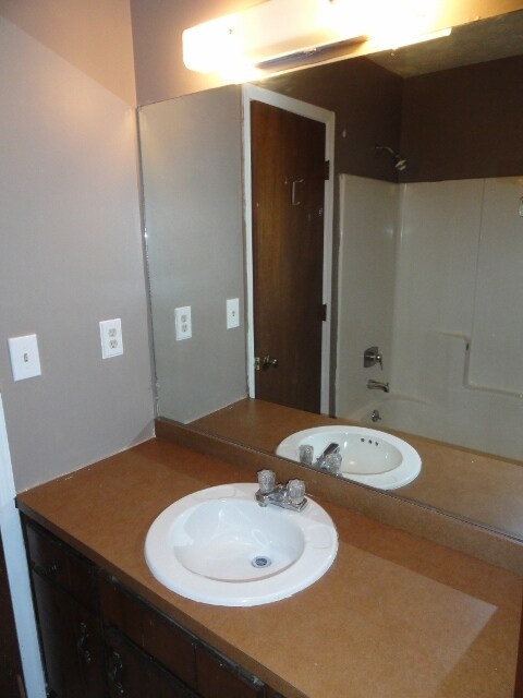 Building Photo - 2870 Lakemont Dr SW