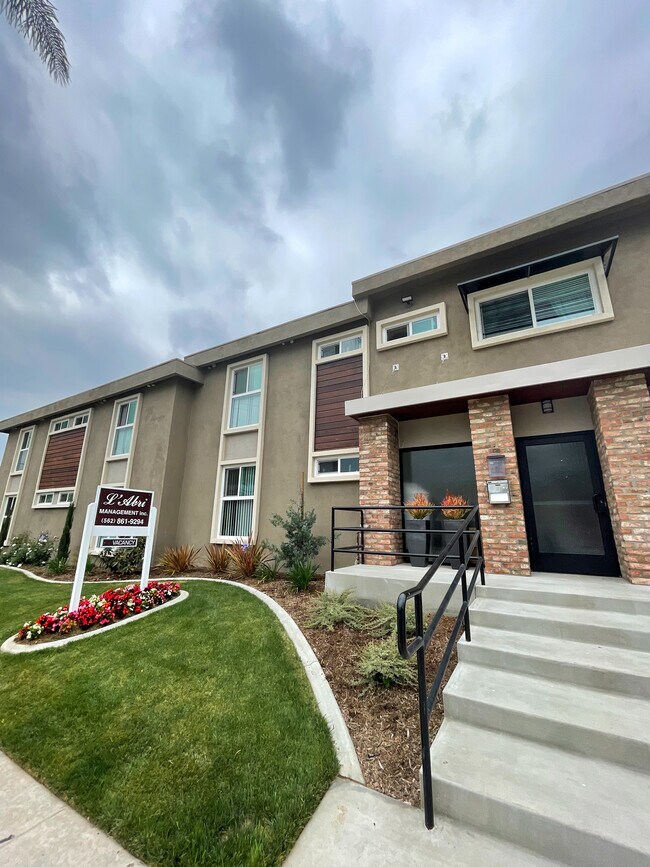 Building Photo - Stonehill Apartment Complex