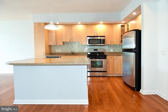 Building Photo - 440 L St NW