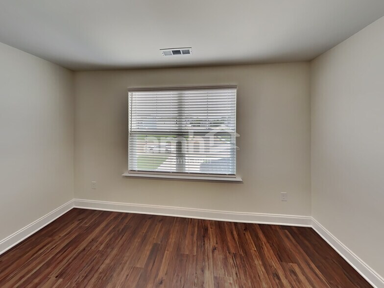 Building Photo - 5223 Valor Dr