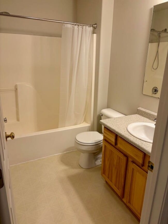 Building Photo - 3 Bed / 2.5 Bath Townhouse – Bozeman, MT  Price Reduced!