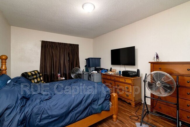 Building Photo - 5300 Wonder Dr