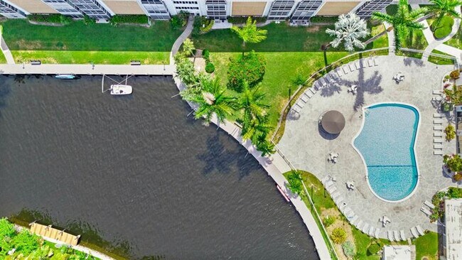 Building Photo - 3000 NE 16th Ave