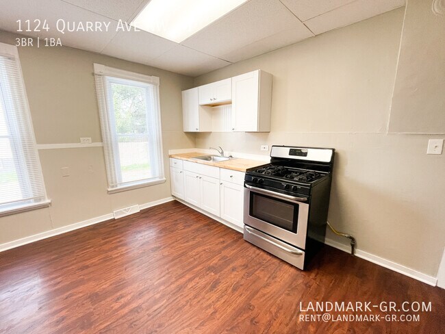 Building Photo - 1124 Quarry Ave NW
