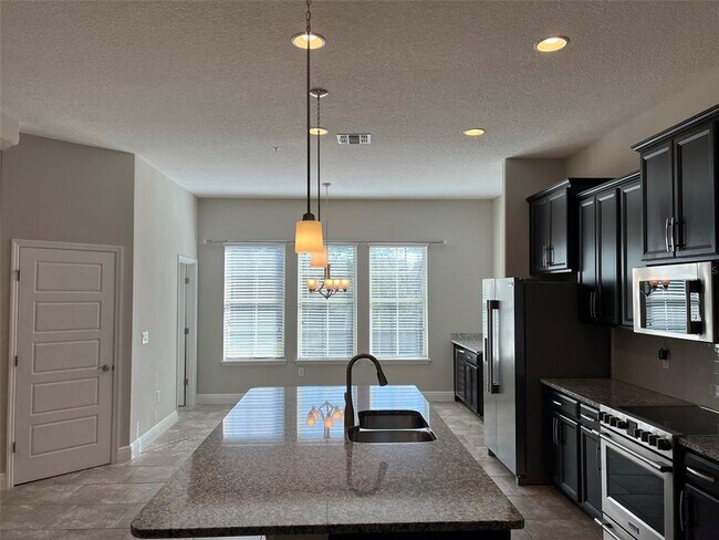 Building Photo - 2924 Lobelia Dr