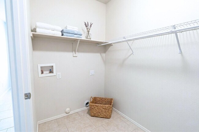 Building Photo - 8590 W Magnum Dr