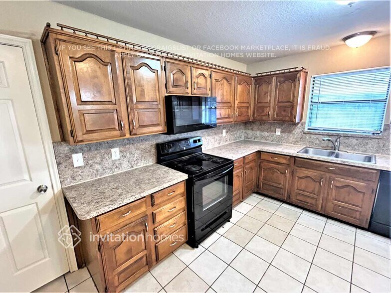 Building Photo - 400 Partridge Cir