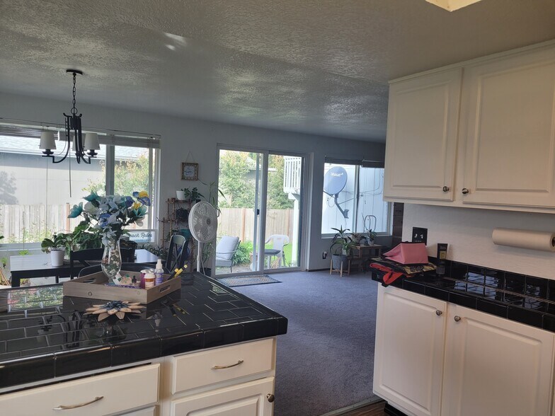 Kitchen dining room - 17464 Dunbar Rd