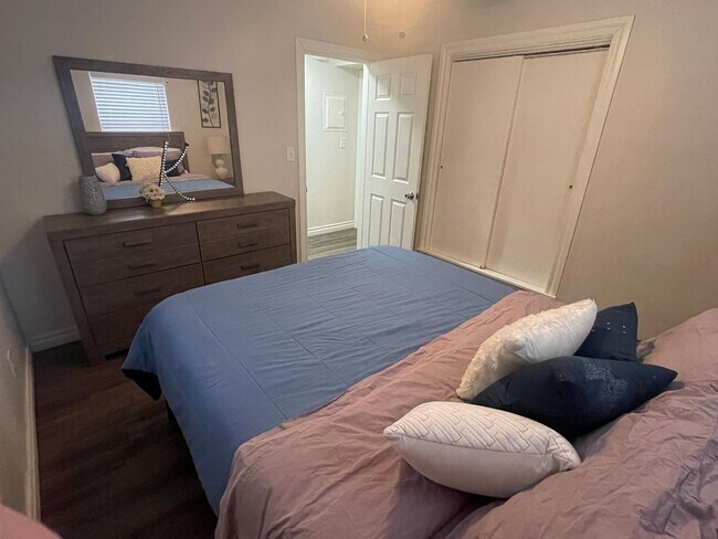 Building Photo - Charming 1-Bed, 1-Bath Apartment steps from the Plaza District