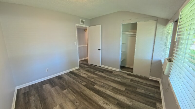 Building Photo - 1412 Hacienda St