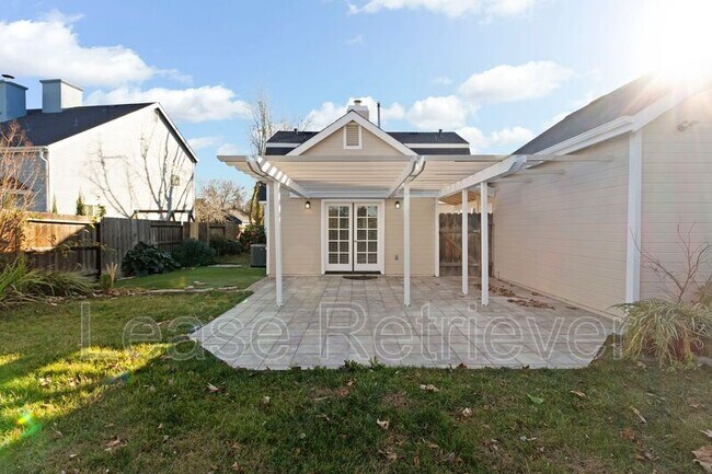 Building Photo - 825 Heritage Pl