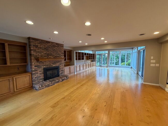 Building Photo - 1308 Shirley St
