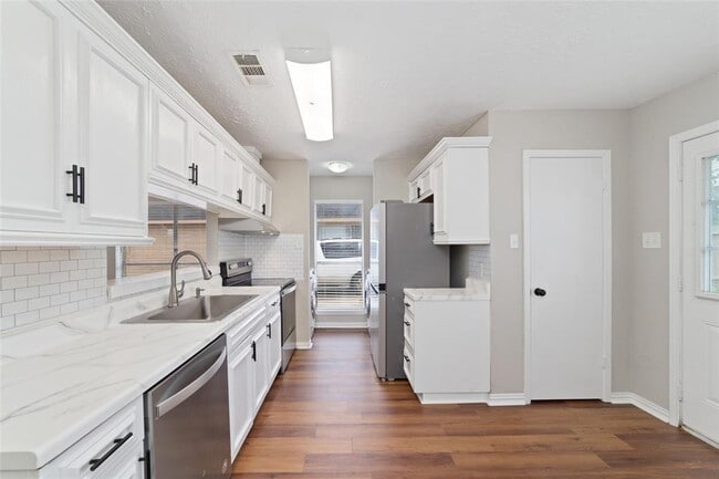 Building Photo - 9606 Stockwell St
