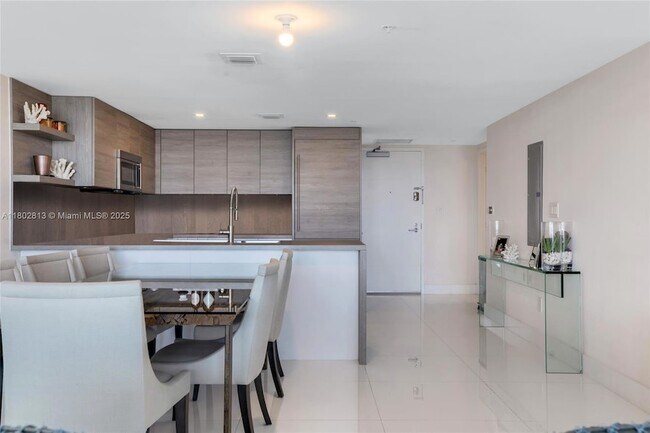 Building Photo - 400 Sunny Isles Blvd