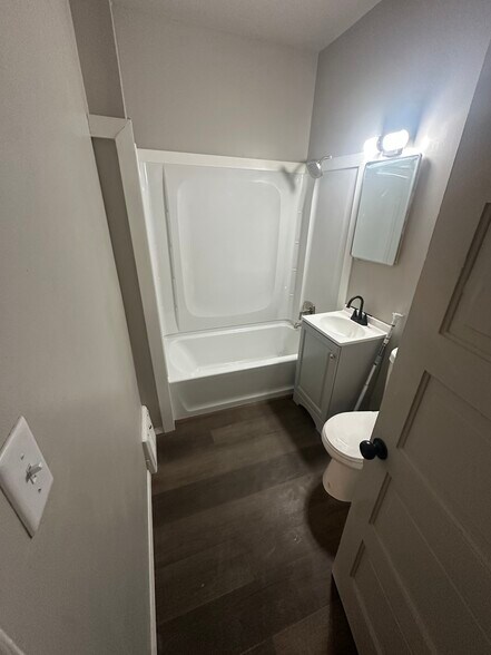 Building Photo - 1450 N 48th St