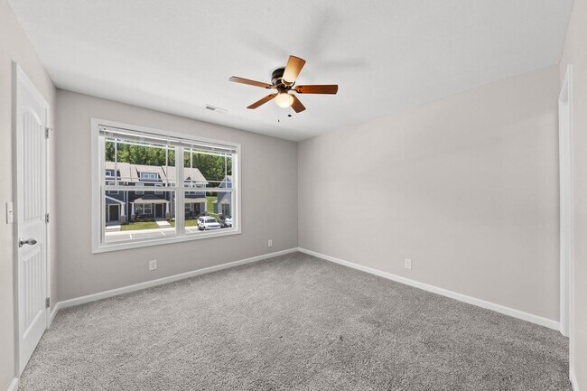 Building Photo - Gorgeous End Unit Townhome for Rent!!