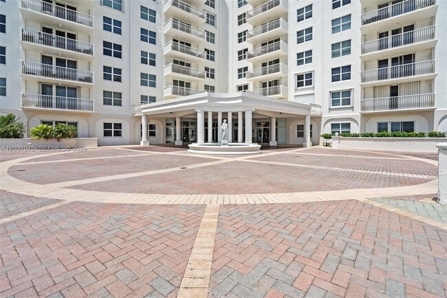 Building Photo - 1 Las Olas Cir