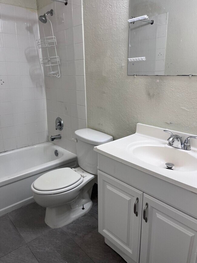 Building Photo - 801 NW 46th Ave