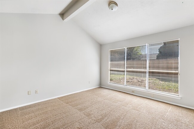 Building Photo - 7310 Maple Walk Dr