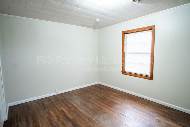 Building Photo - 521 N Chamberlain Ave