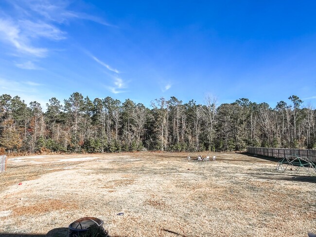 Building Photo - Gorgeous 3 Bed + Bonus in Hubert!!!!
