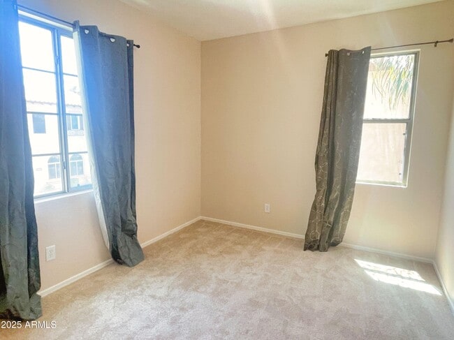 Building Photo - 3507 S Falcon Dr
