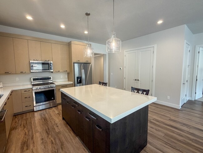 Building Photo - 5979 E Big Horn Pkwy