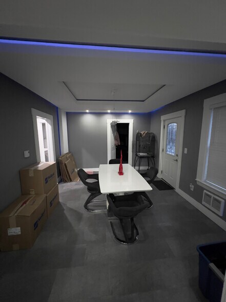 Building Photo - 107 Summer St