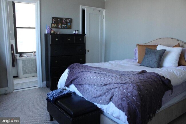 Building Photo - 2031 Locust St