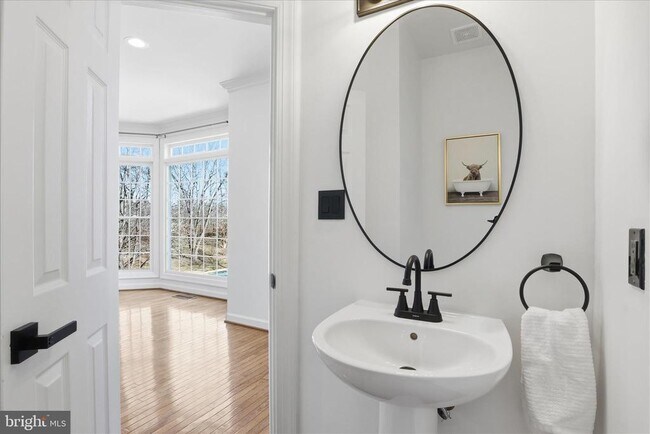 Building Photo - 4550 Fair Valley Dr