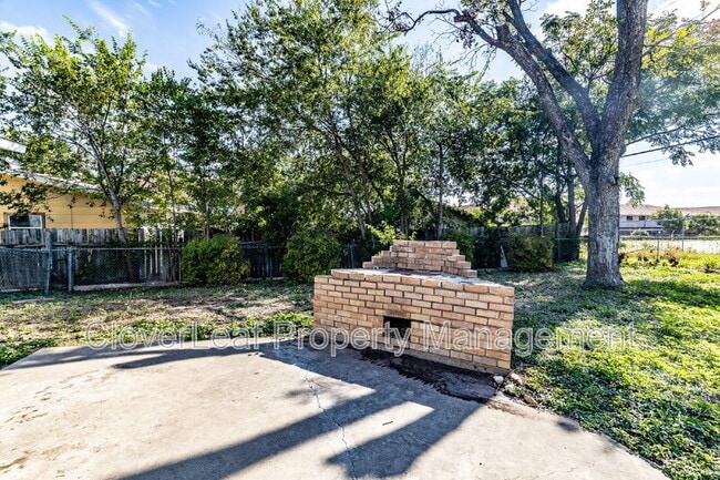 Building Photo - 206 Williamsburg Pl