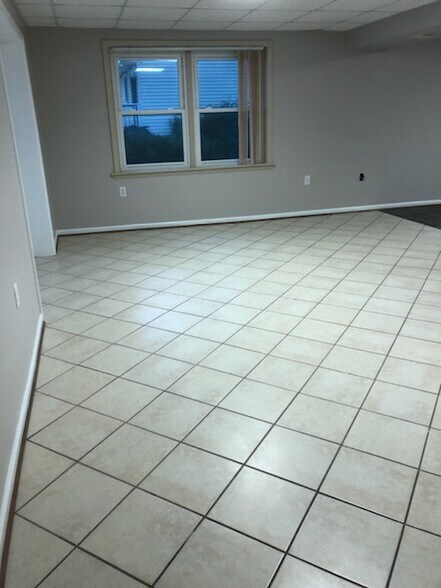 Basement with double window - 10803 N Glade Ct