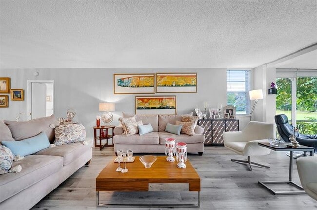 Building Photo - 903 Cypress Grove Dr