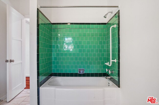 Building Photo - 1348 Morningside Wy