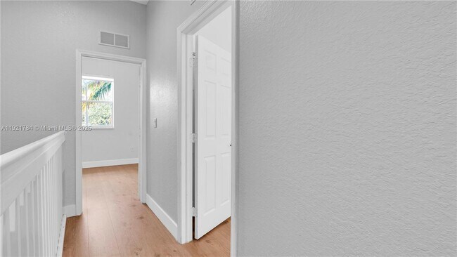 Building Photo - 4921 SW 140th Terrace