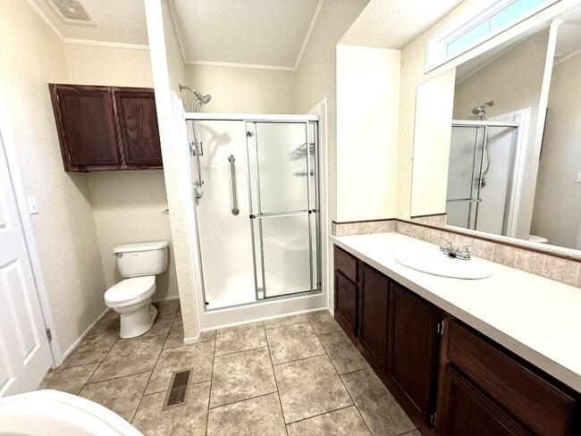 Building Photo - 291 Golden Dr