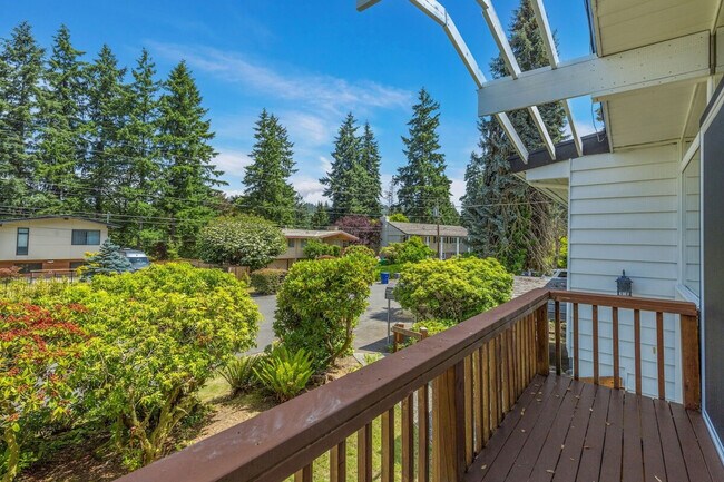 Building Photo - 12527 SE 52nd St