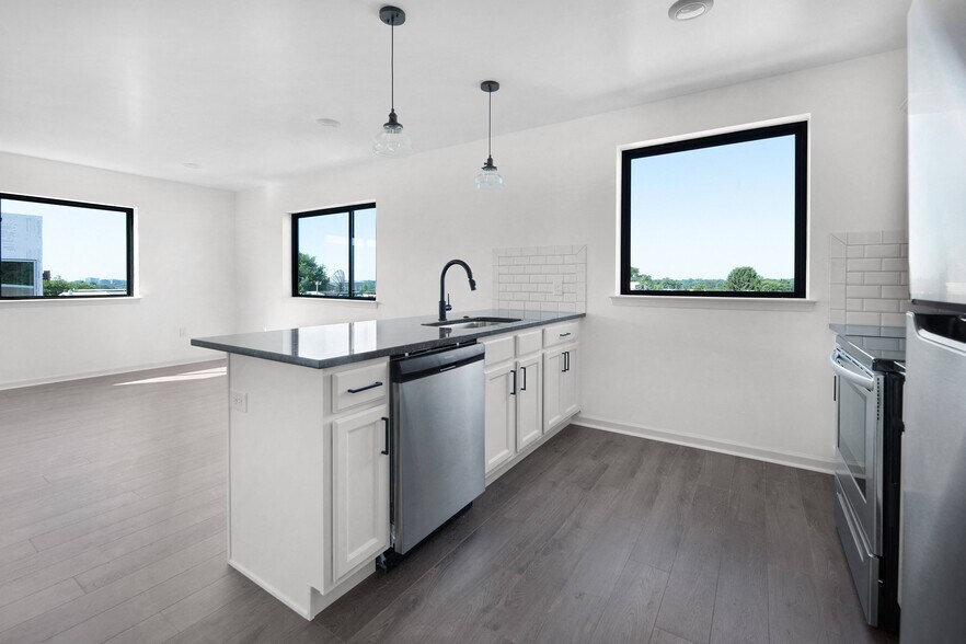 Interior Photo - The Onyx